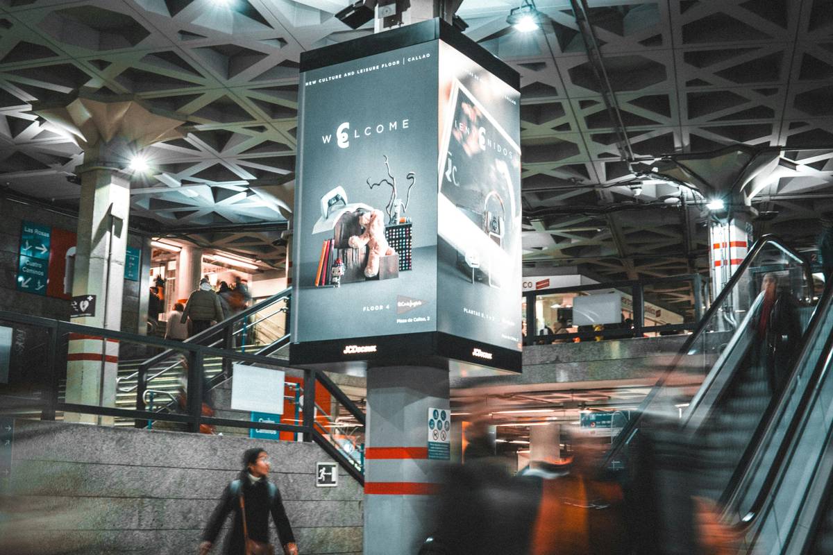10 Game-Changing Promotional Digital Signage Benefits That’ll Transform Your Home Decor Business