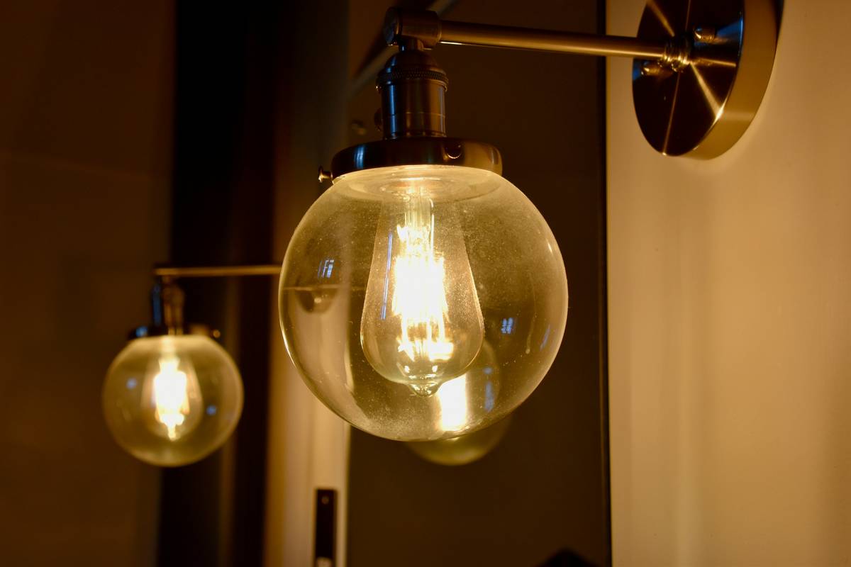 10 Mirror Bathroom Lighting Ideas That Actually Work (No More Harsh Shadows, I Promise)