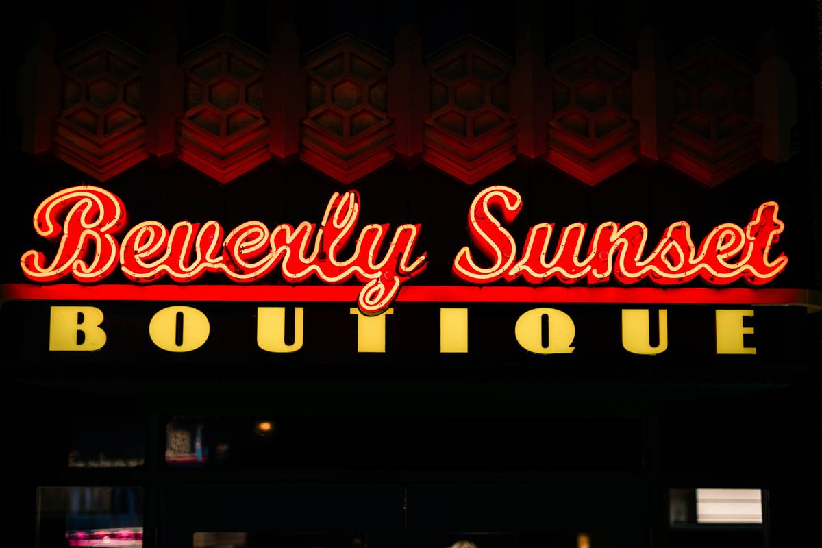 Infographic showing common causes of LED signage failure: moisture ingress (38%), poor power supply (27%), incorrect brightness (20%), installation error (15%)