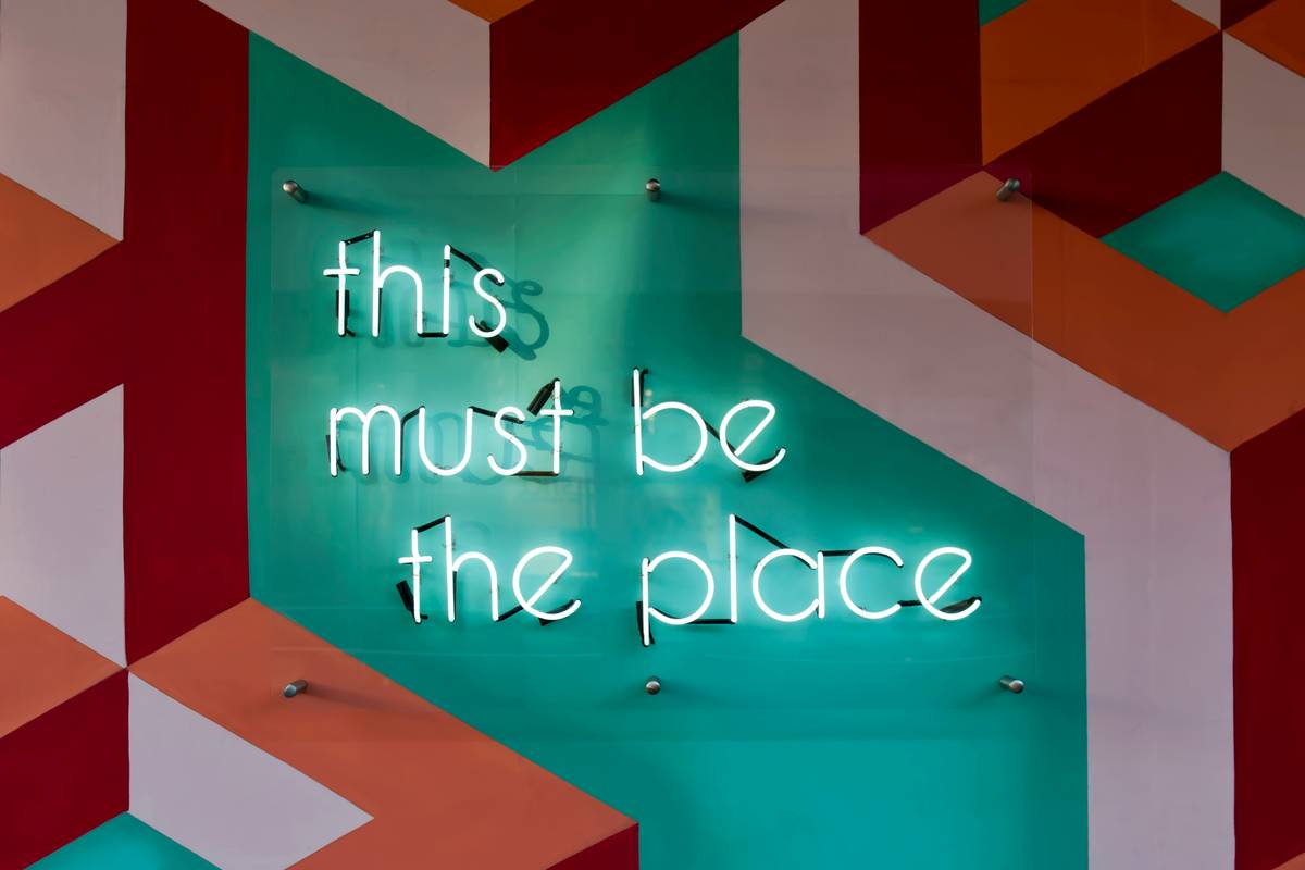 Why g digital signage systems Are the Future of High-Tech Mirror Displays
